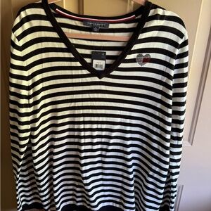 Tommy Hilfiger Womens Sweater Size XL Black & White Striped Long Sleeve. Heart.